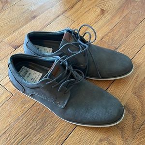 Men’s Oxford style shoe size 9 never worn
